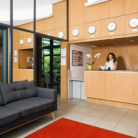 Residhome Colombes Monceau Aparthotel 3*