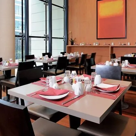 Residhome Colombes Monceau מלון דירות בואה-קולומב